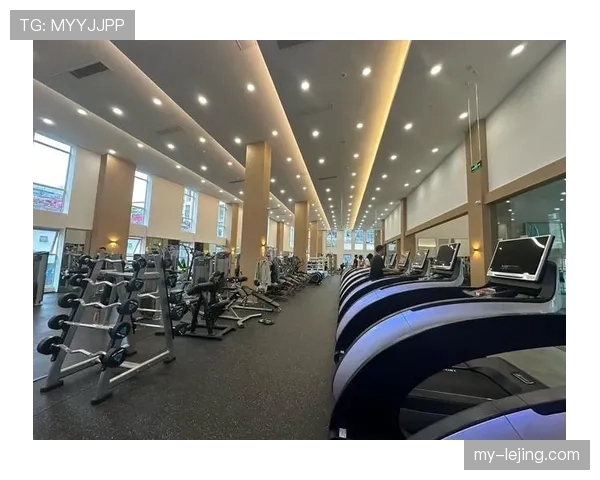 杨威健身房私教都嫌弃他太拼，普通人真看不懂这节奏
